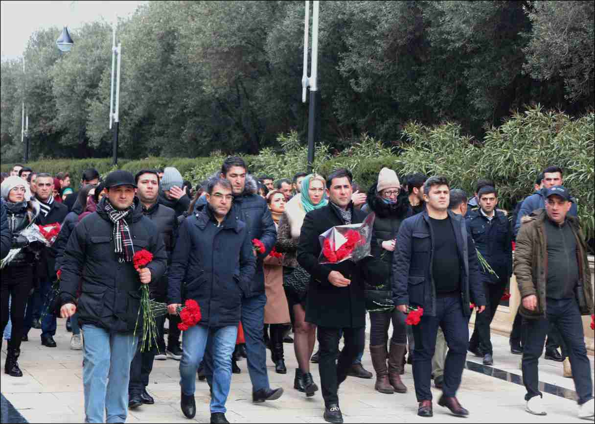 Avrora Qrup kollektivi Şəhidlər Xiyabanını ziyarət edib